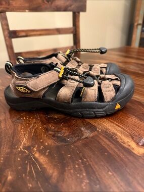 Keen Kids Brown and Black Closed-Toe Outdoor Sandals